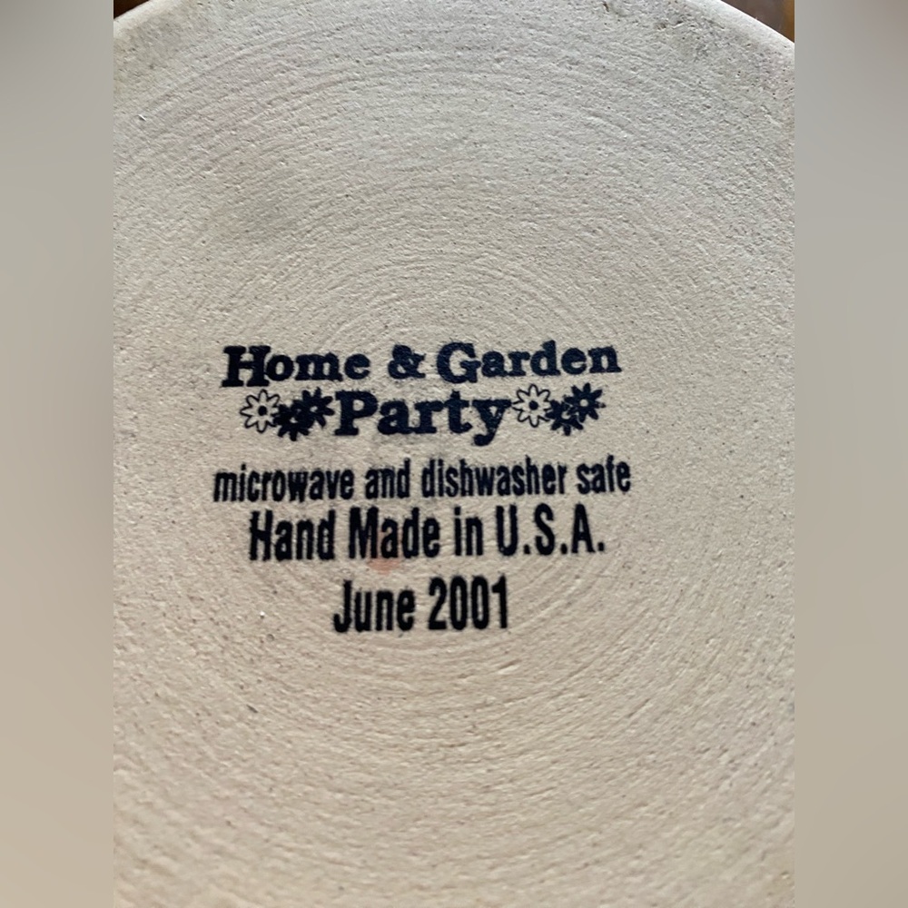2001 Stone Crock/Bean Pot. Like new condition. Birdhouse Design w/Spongewear Rim - Picture 13 of 16